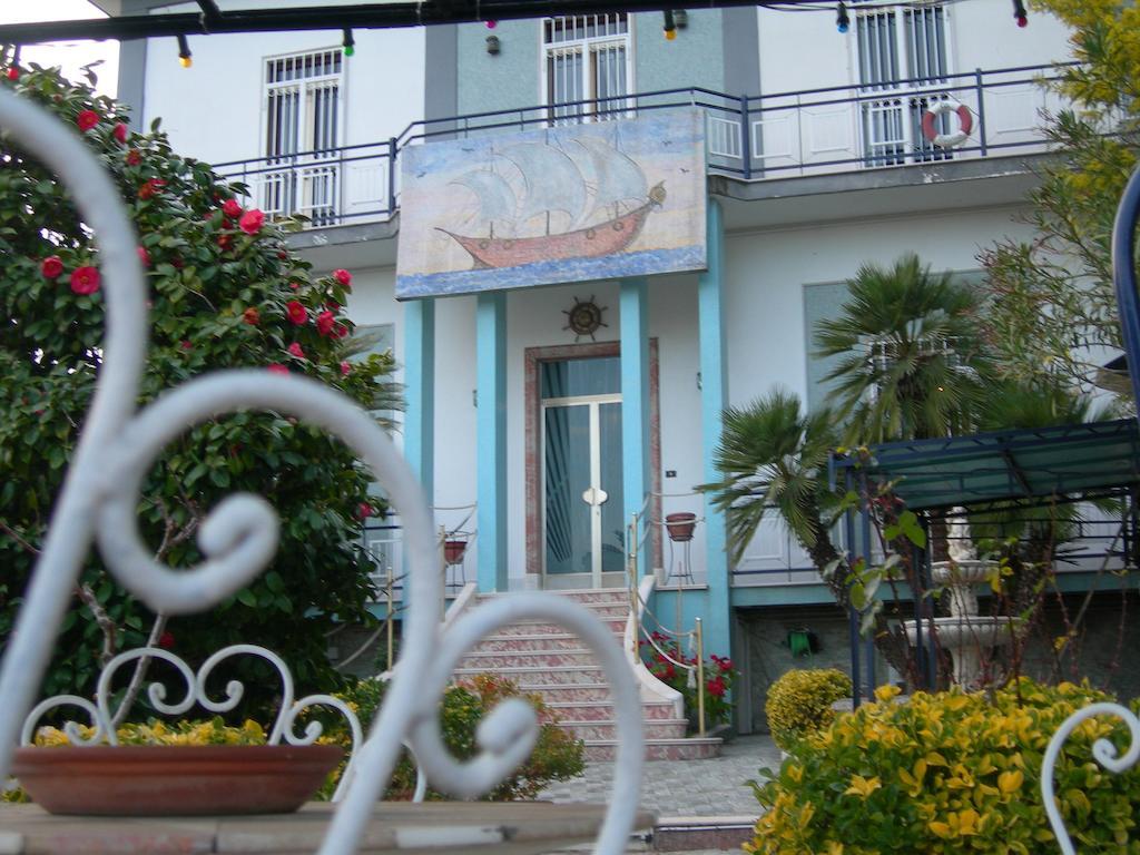 B&B La Nave Νάπολη Εξωτερικό φωτογραφία